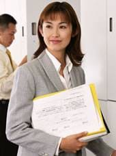 職場へ向かう女性